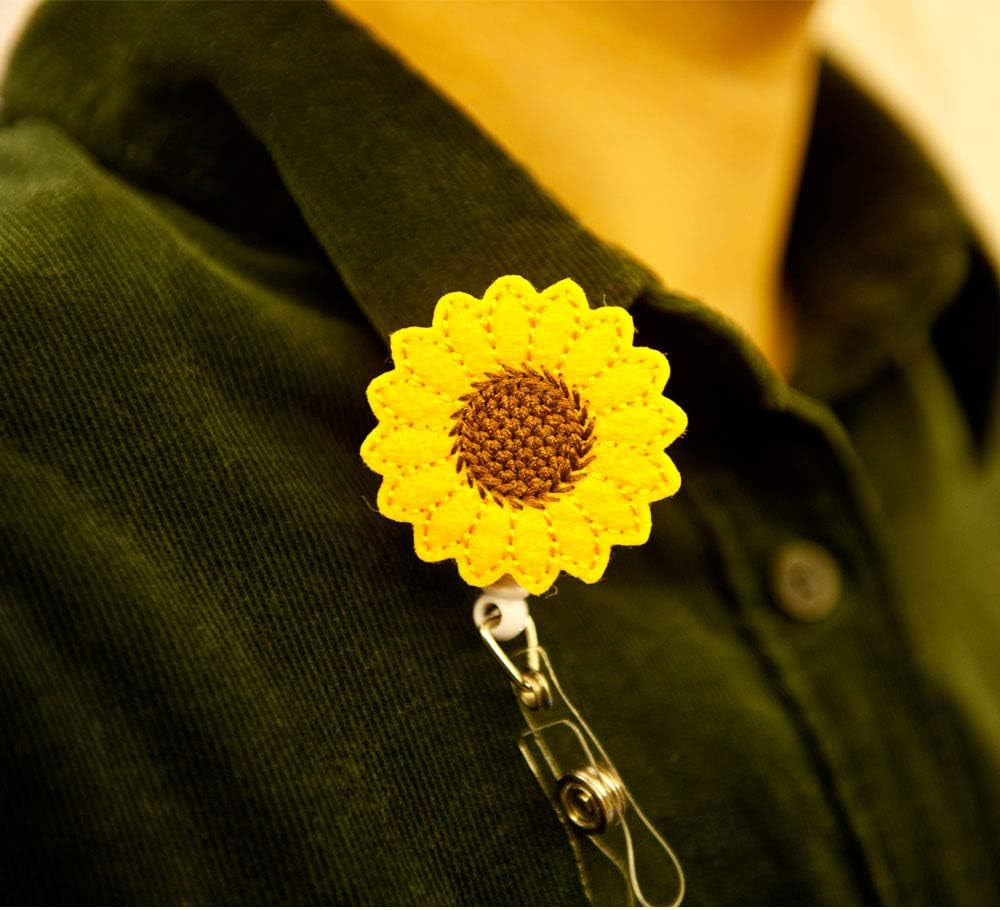 Sunflower Badge Reel Holder, Accurate Stitching, Reinforced Strap, Easy Retracting, Retractable Badge Holder with Alligator Clip, Perfect Gifts for Women Nurse