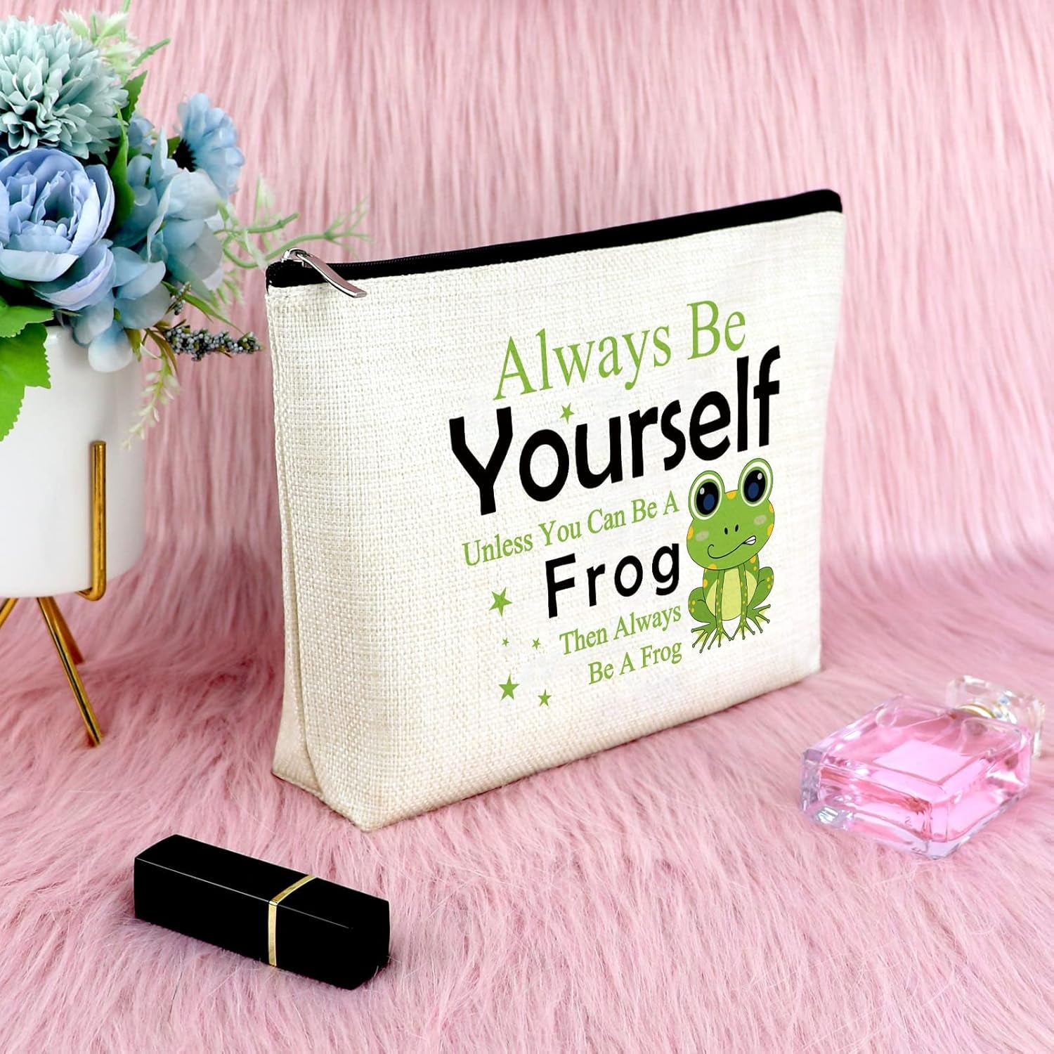 Frog Lover Gift for Girls Makeup Bag Frog Gift for Women Frog Themed Gift Animal Lover Gift for Friend Cosmetic Bag Inspirational Gift for Sister Cousin Birthday Graduation Gift Travel Cosmetic Pouch