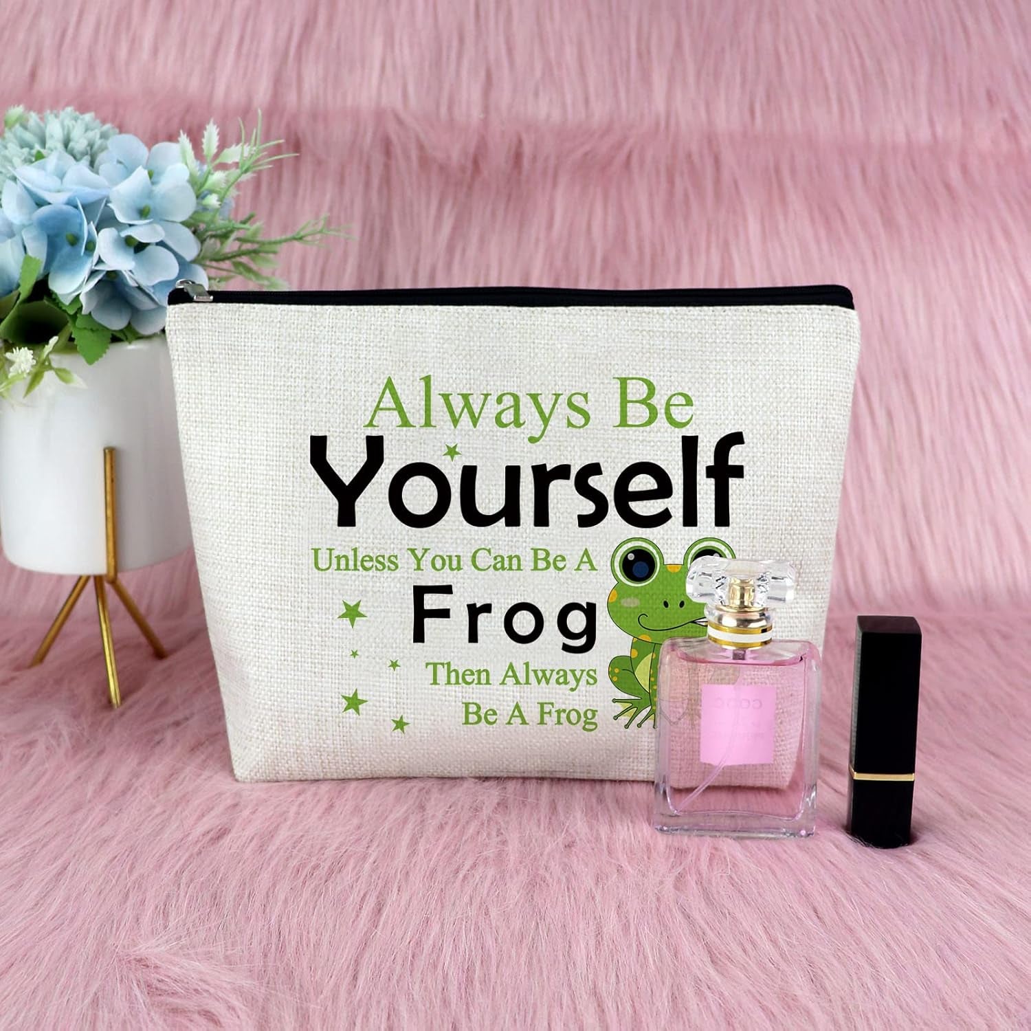 Frog Lover Gift for Girls Makeup Bag Frog Gift for Women Frog Themed Gift Animal Lover Gift for Friend Cosmetic Bag Inspirational Gift for Sister Cousin Birthday Graduation Gift Travel Cosmetic Pouch